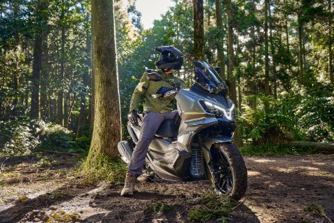 ADX 300 Euro 5+ 22